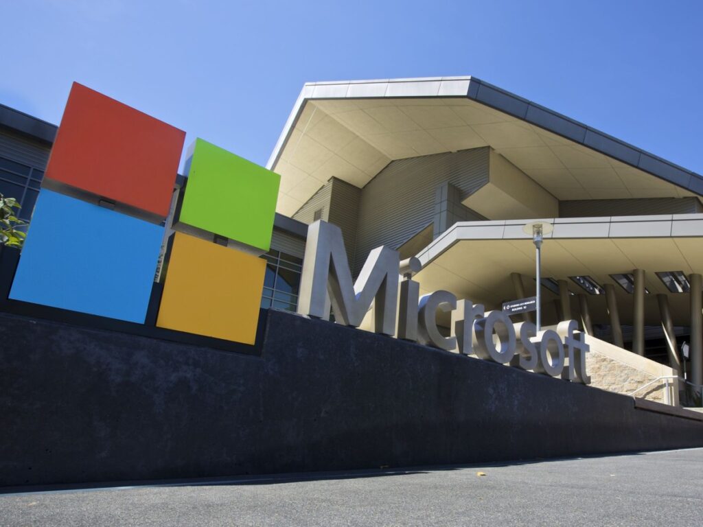 Microsoft cede y facturará en España