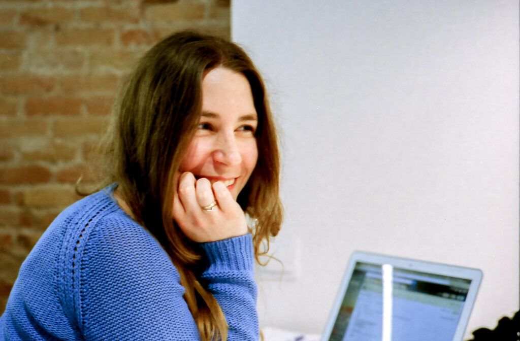 ¿Cómo dotar mi altavoz inteligente de NLP?