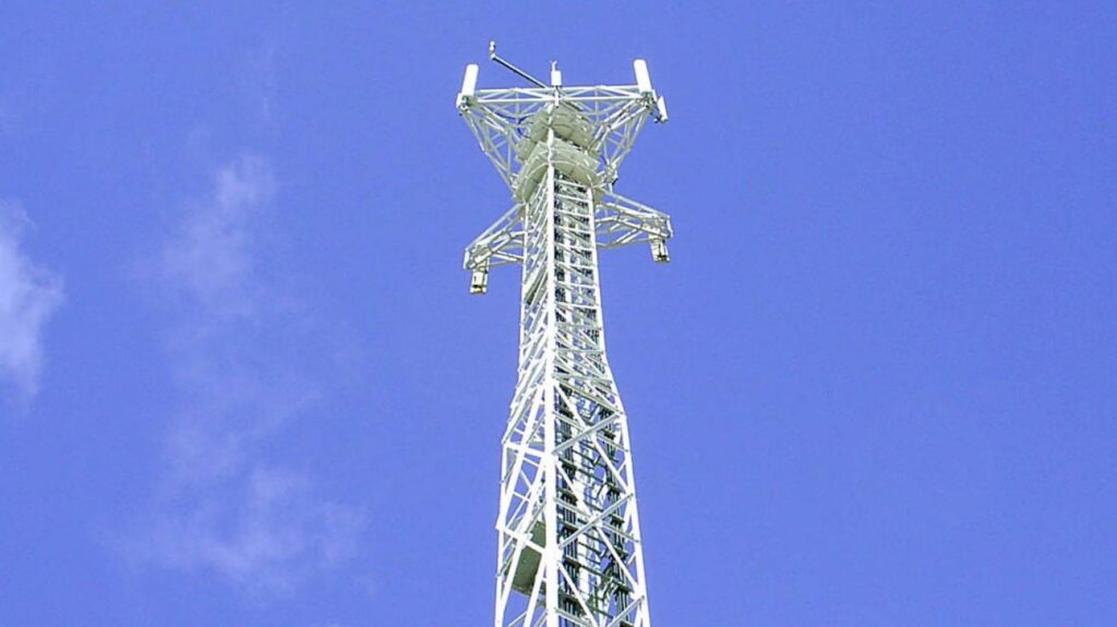 Telefónica vende más de 2.000 torres en Ecuador y Colombia por 290 millones de euros