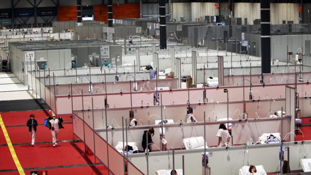 El director del Hospital de IFEMA agradece a Antonio Coimbra (Vodafone) su colaboración y apoyo