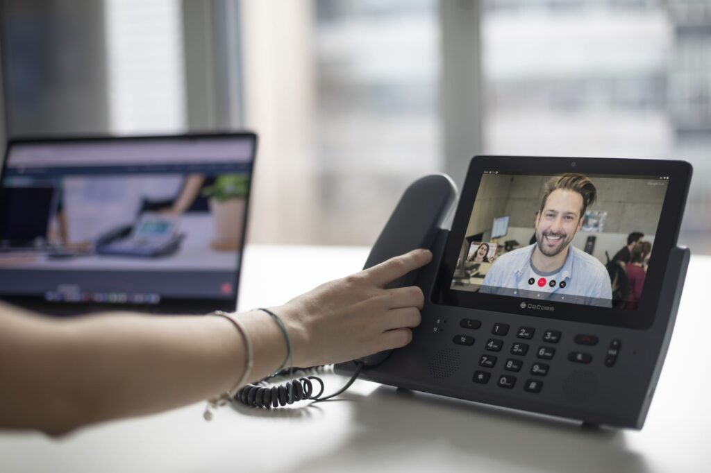 La española CoComm lanza un teléfono híbrido de sobremesa