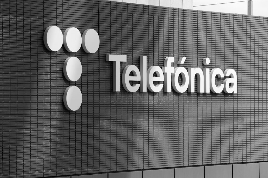 Telefónica completa la venta de las torres de Telxius
