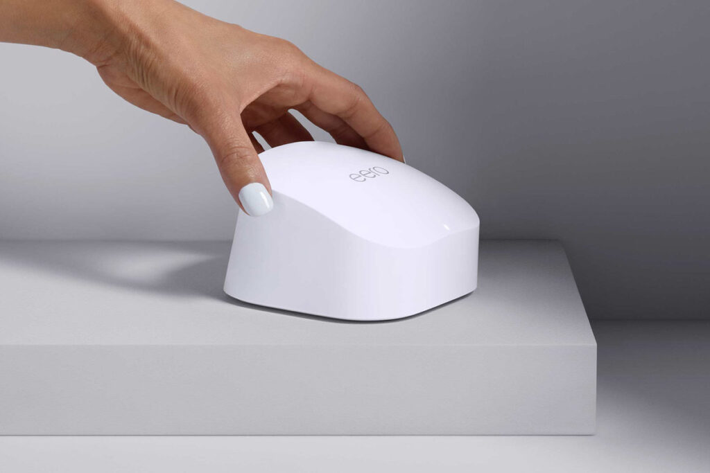 Adamo regala un Eero 6 con los paquetes fibra y móvil de 1.000MB