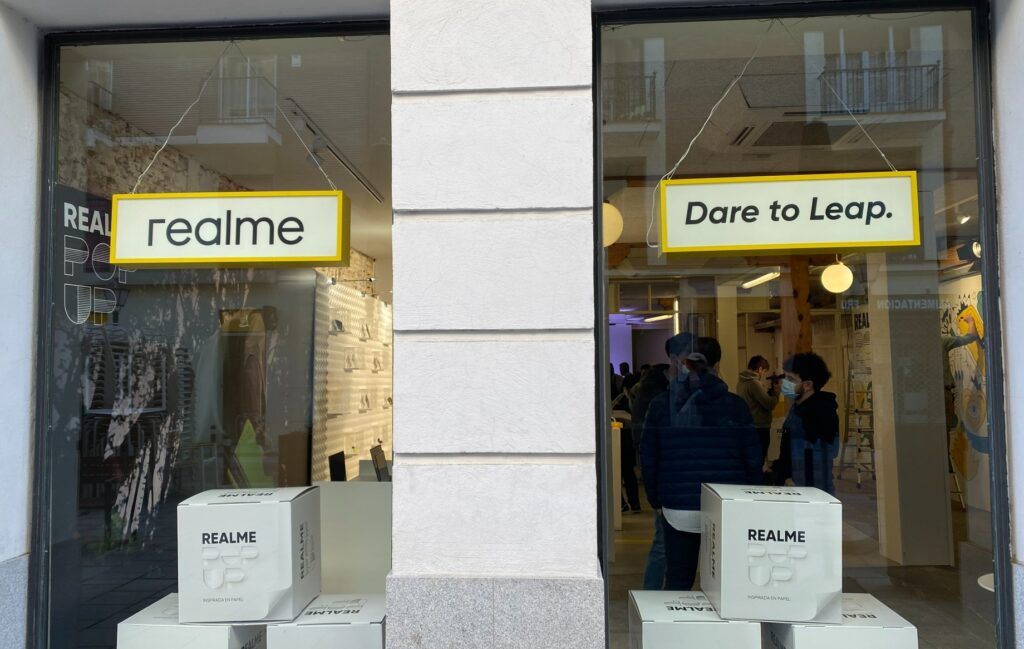 real me presenta su primera tienda Pop Up en Madrid