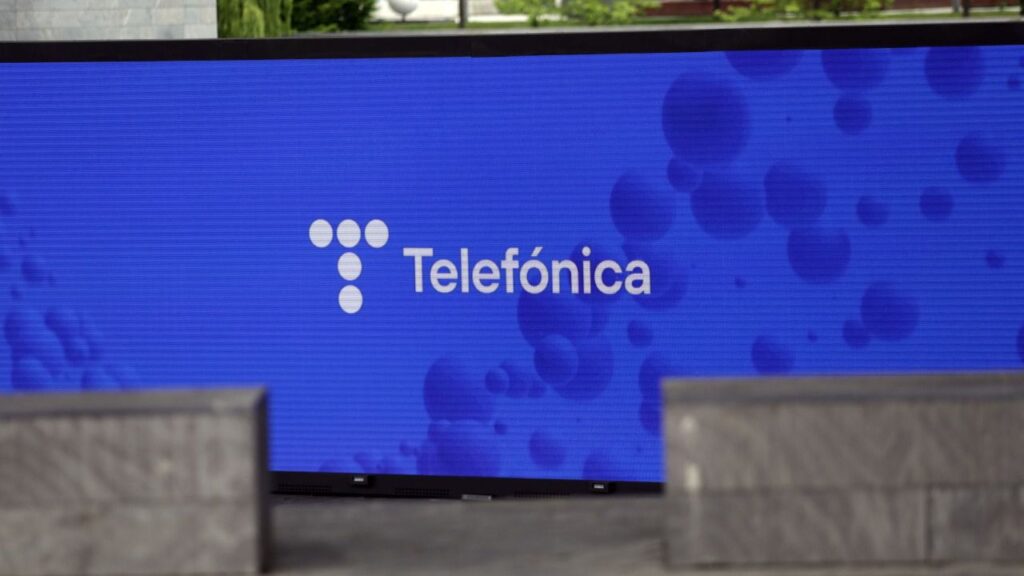 Telefónica cierra la venta del 60% de su filial de fibra en Chile a KKR