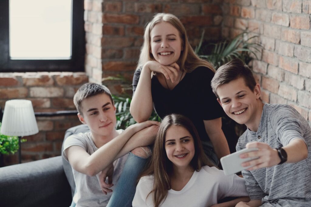 30-padres-creen-sus-hijos-no-corren-ningun-riesgo-cuando-utilizan-el-movil