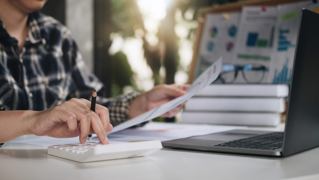 El Ministerio de Hacienda y Función Pública supervisa la implementación de facturación electrónica impulsada por el Gobierno