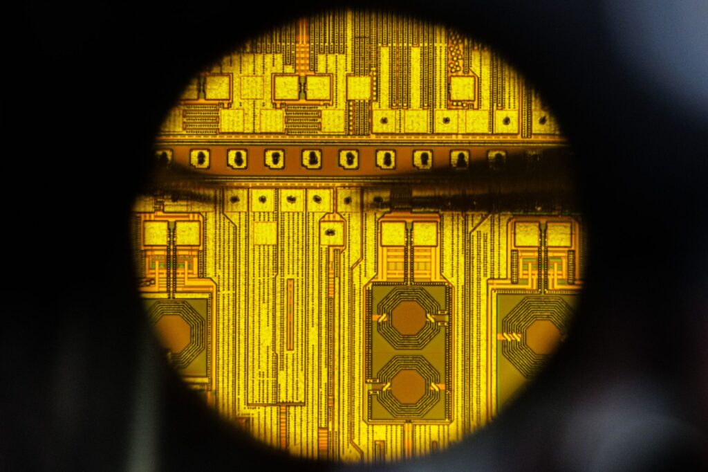 Bruselas señala los semiconductores, la IA, la cuántica y la biotecnología como ámbitos tecnológicos críticos