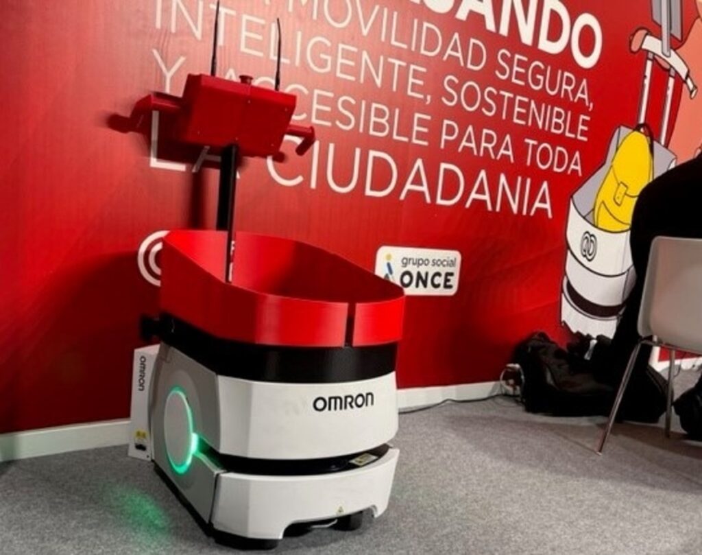 La Fundación ONCE presenta un robot para ayuar a personas con discapacidad