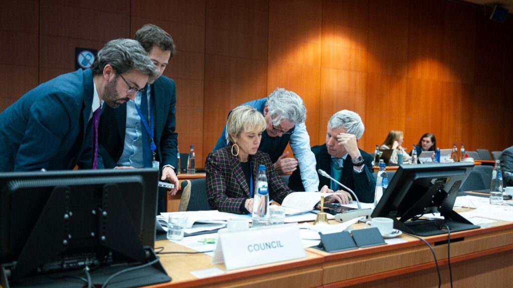 El debate sobre la regulación de la IA se reanudará mañana tras una jornada maratoniana sin acuerdo