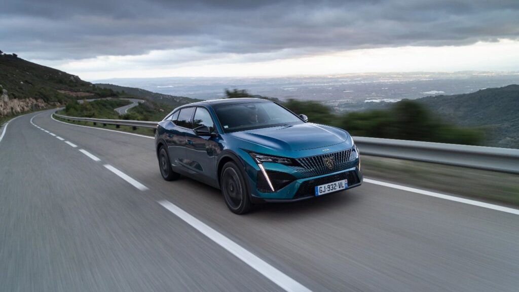 Peugeot lanza la versión híbrida del 408