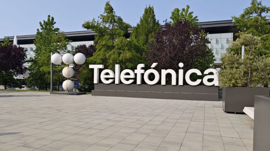 Telefónica acuerda con los sindicatos un ERE a 3.411 empleados