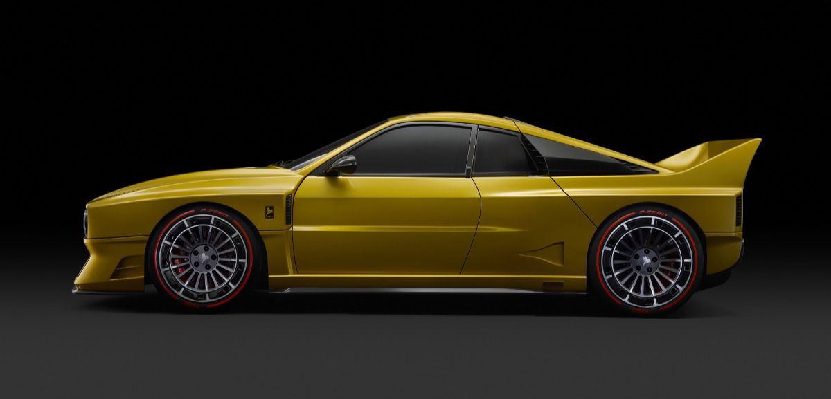 Vista lateral de los guardabarros ensanchados acompañado de las novedosas llantas