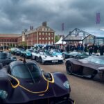 Reunión histórica de 13 Aston Martin Valkyrie en Salon Privé London