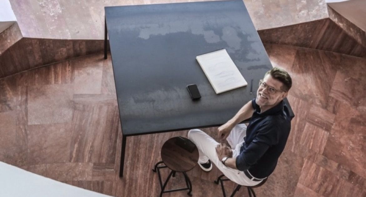 Busse en su puesto de Director de Diseño en el centro de diseño de Stellantis Design Studio en Turín