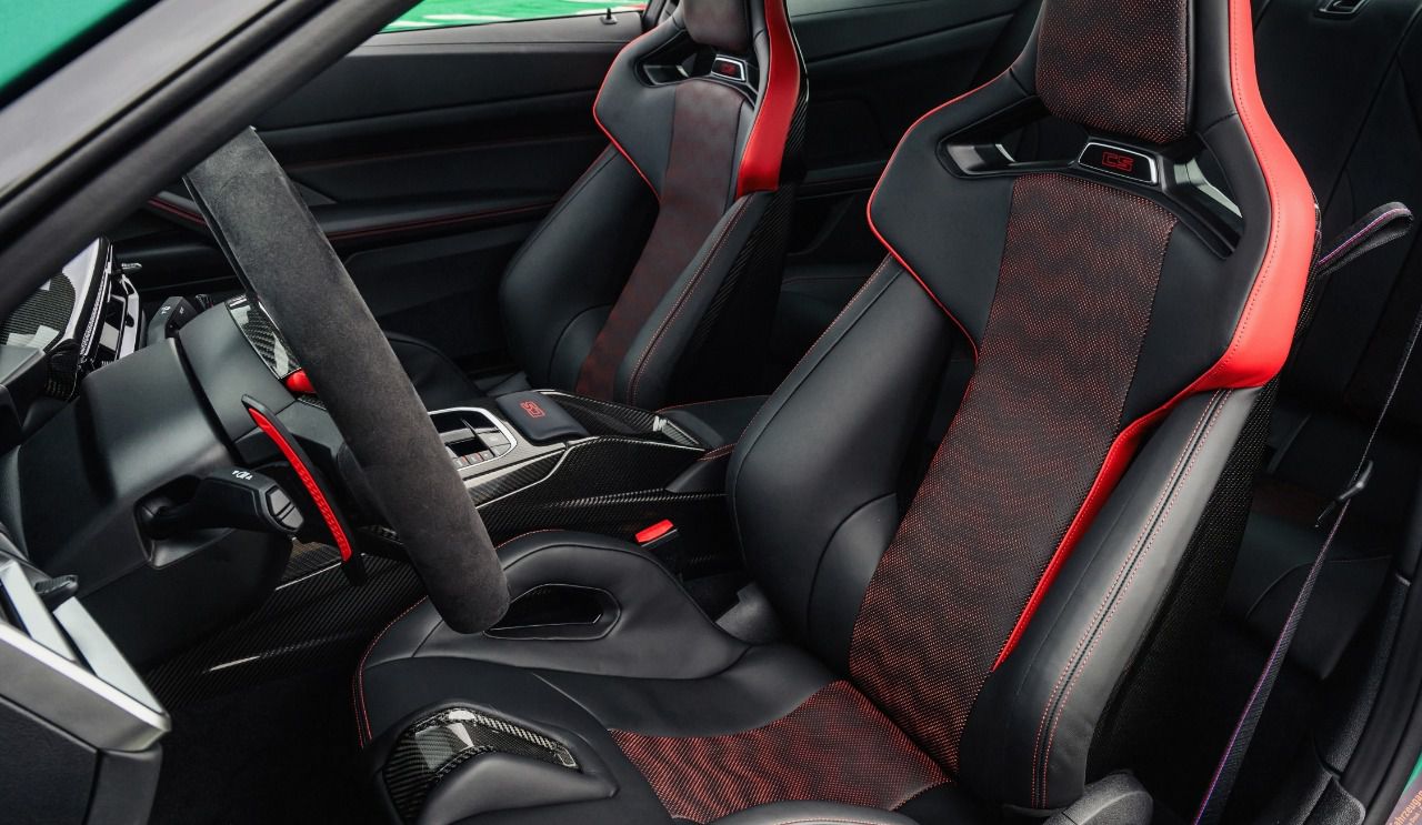 Asientos deportivos exclusivos específicos de la variante M4 CS