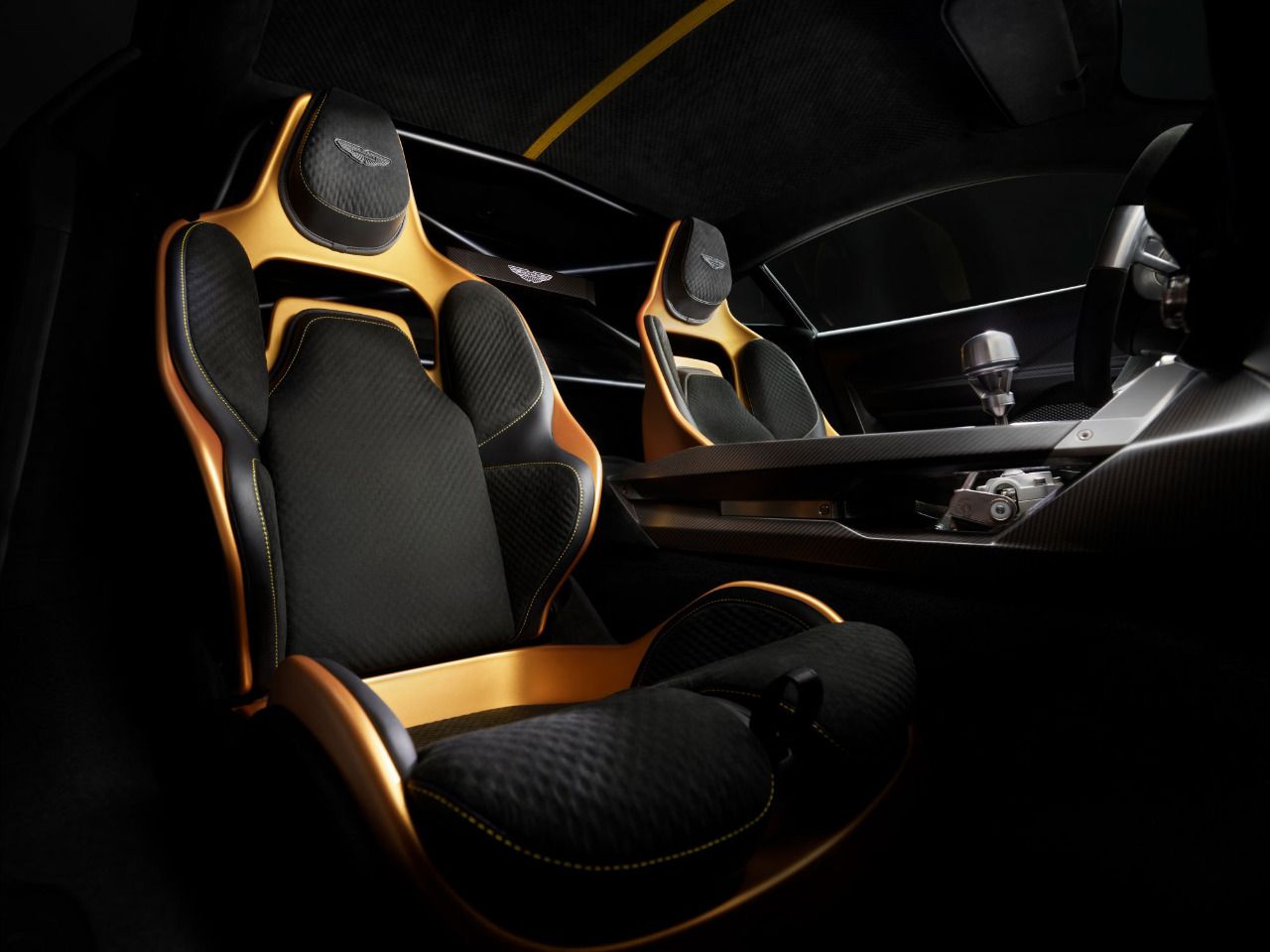 Recaro Podium en el interior del Aston Martin Valiant