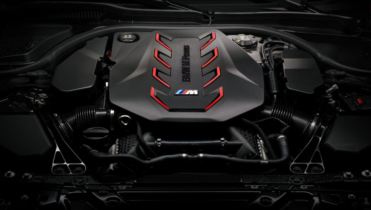 Propulsor V8 con tecnología M Hybrid que desarrolla una potencia combinada de 727 CV