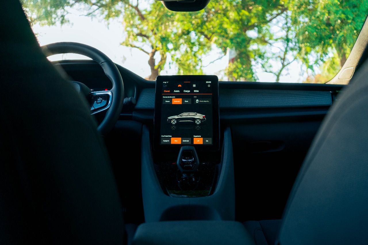 Sistema Android Automotive (Autor: Pau Mesas)