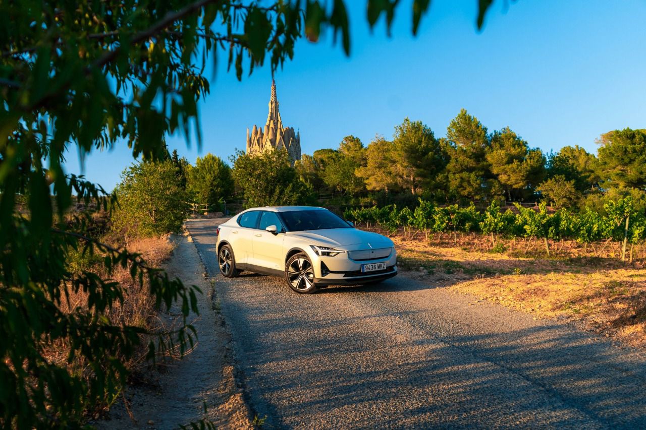 Vista tres cuartos frontal Polestar 2 (Autor: Pau Mesas)