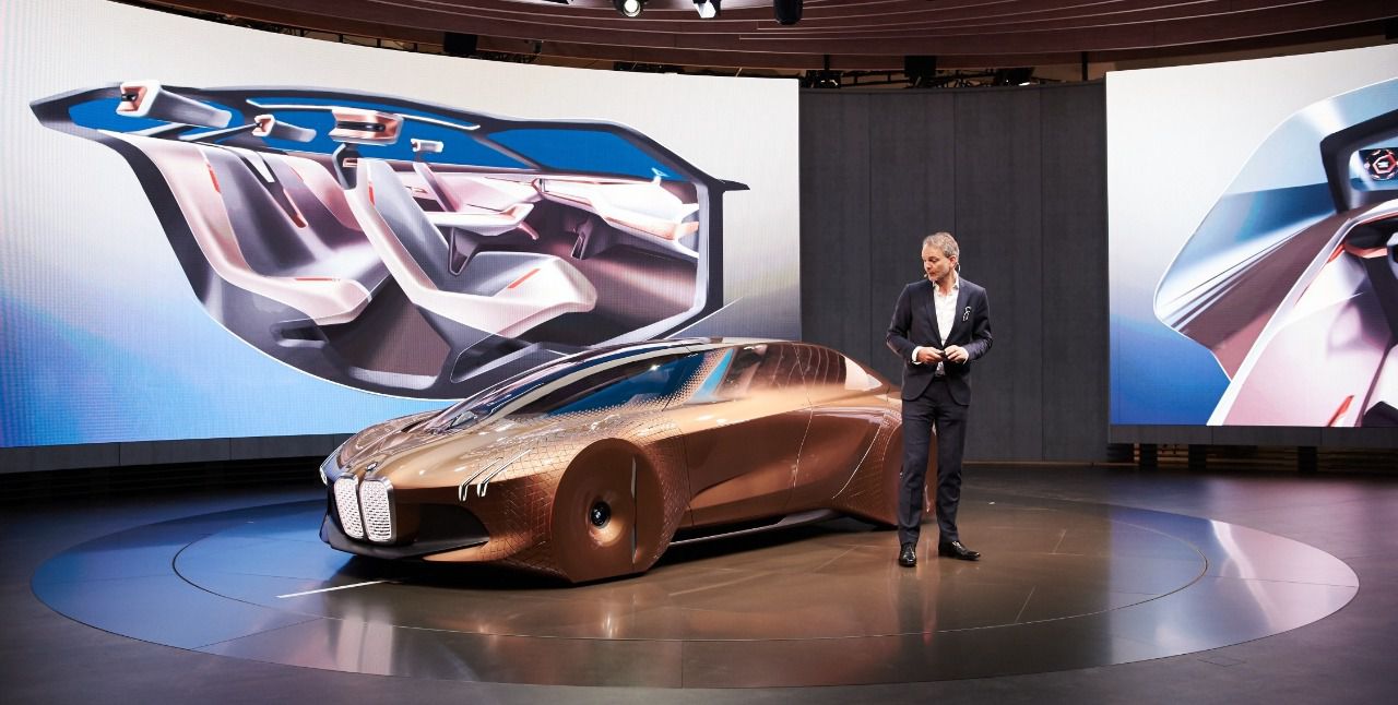 Hooydonk introdujo el concepto BMW Vision Next 100 con motivo de la celebración del centenario de BMW Group en 2016
