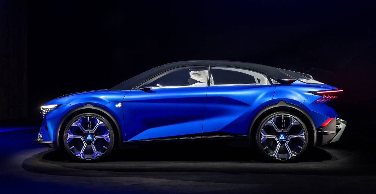 Vista lateral con su carroceria aerodinámica y atlética marcada con hendiduras