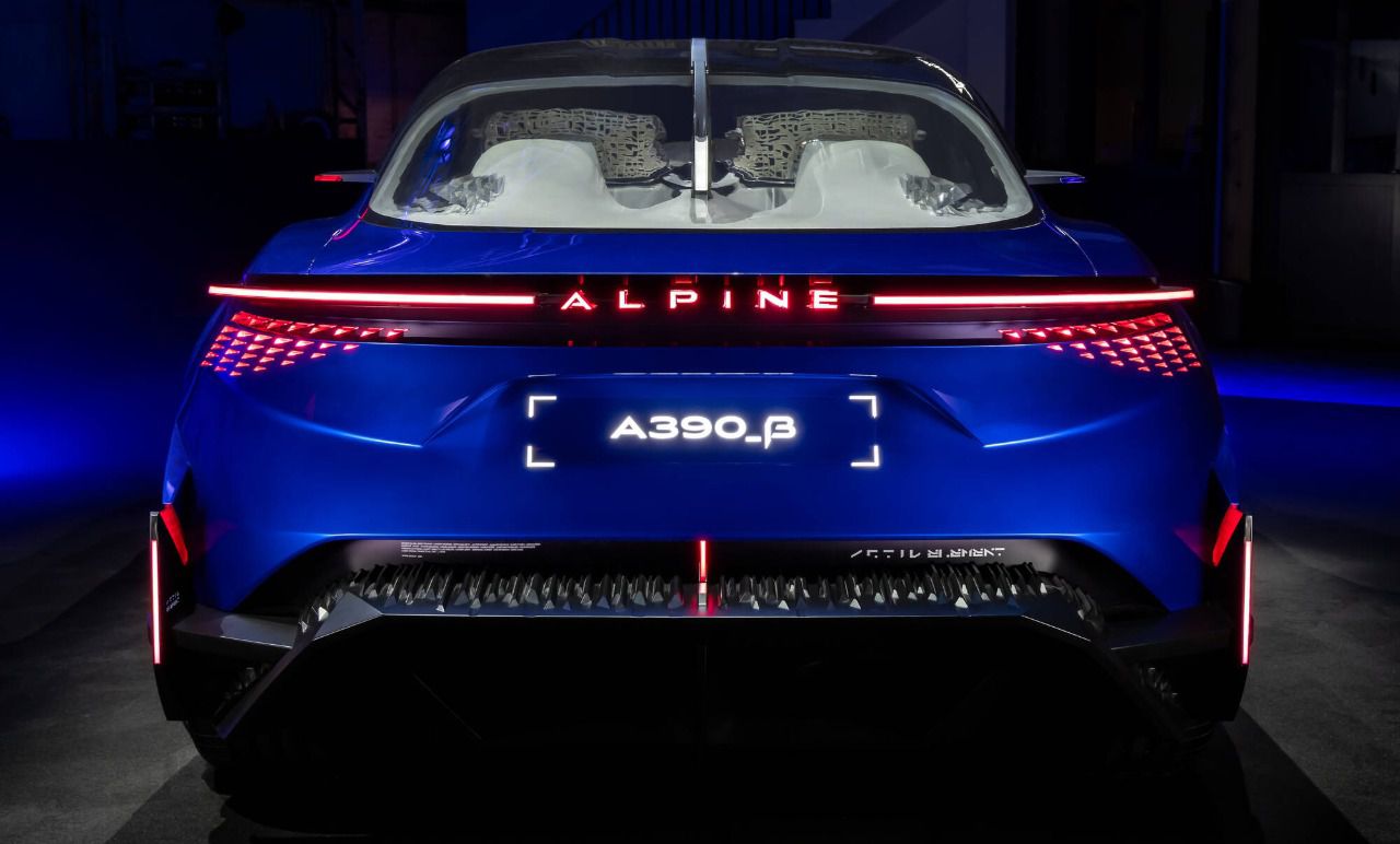 Vista posterior de la zaga con los elementos aerodinámicos extensibles