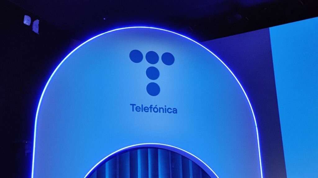 Telefónica se apoya en un asesor para afrontar la multa de 790 millones de euros en Perú