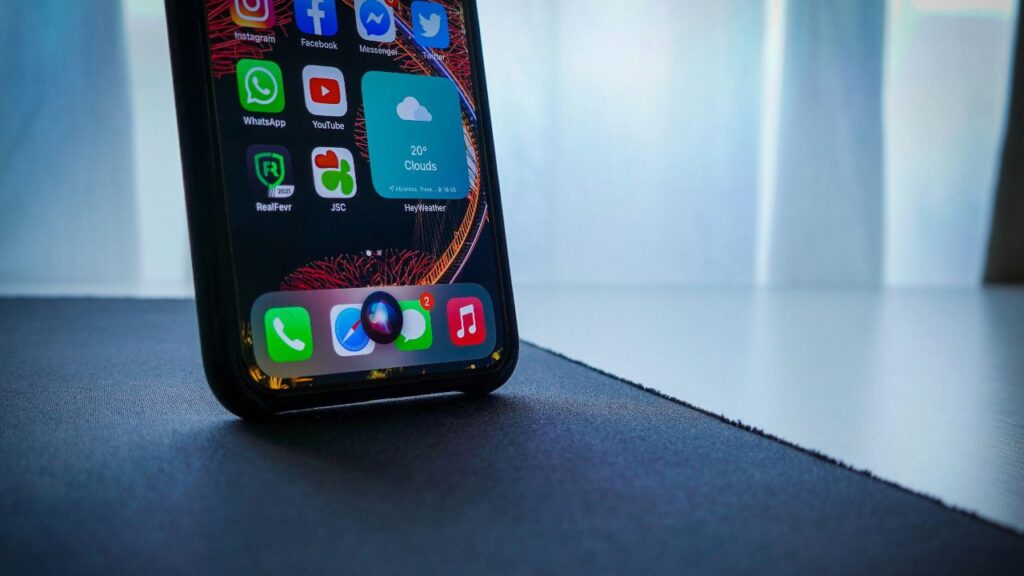 La crisis de Apple con Siri sigue creciendo: retrasos, frustración interna y un futuro incierto