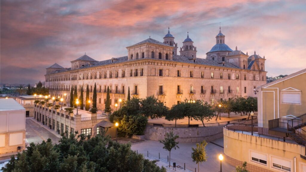 Vodafone Empresas impulsa la digitalización de la UCAM con soluciones de telefonía fija y móvil