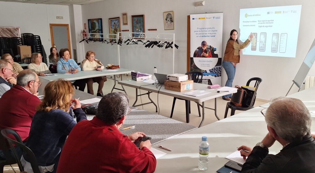 Telefónica amplía su programa de formación tech a mayores en zonas rurales