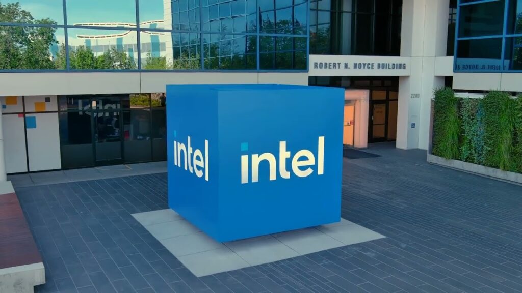 Intel pierde a otros tres consejeros en plena reestructuración