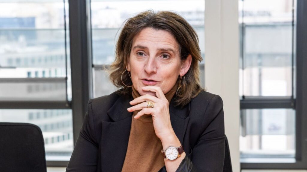 Bruselas acusa a Apple y Google de incumplir la Ley de Mercados Digitales