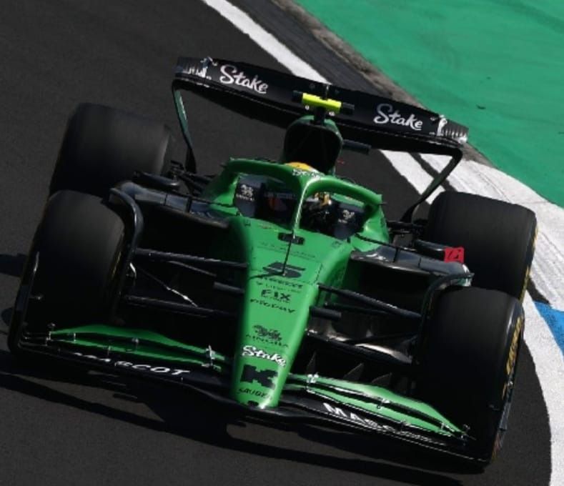 Detalle en los espejos retrovisores del C45