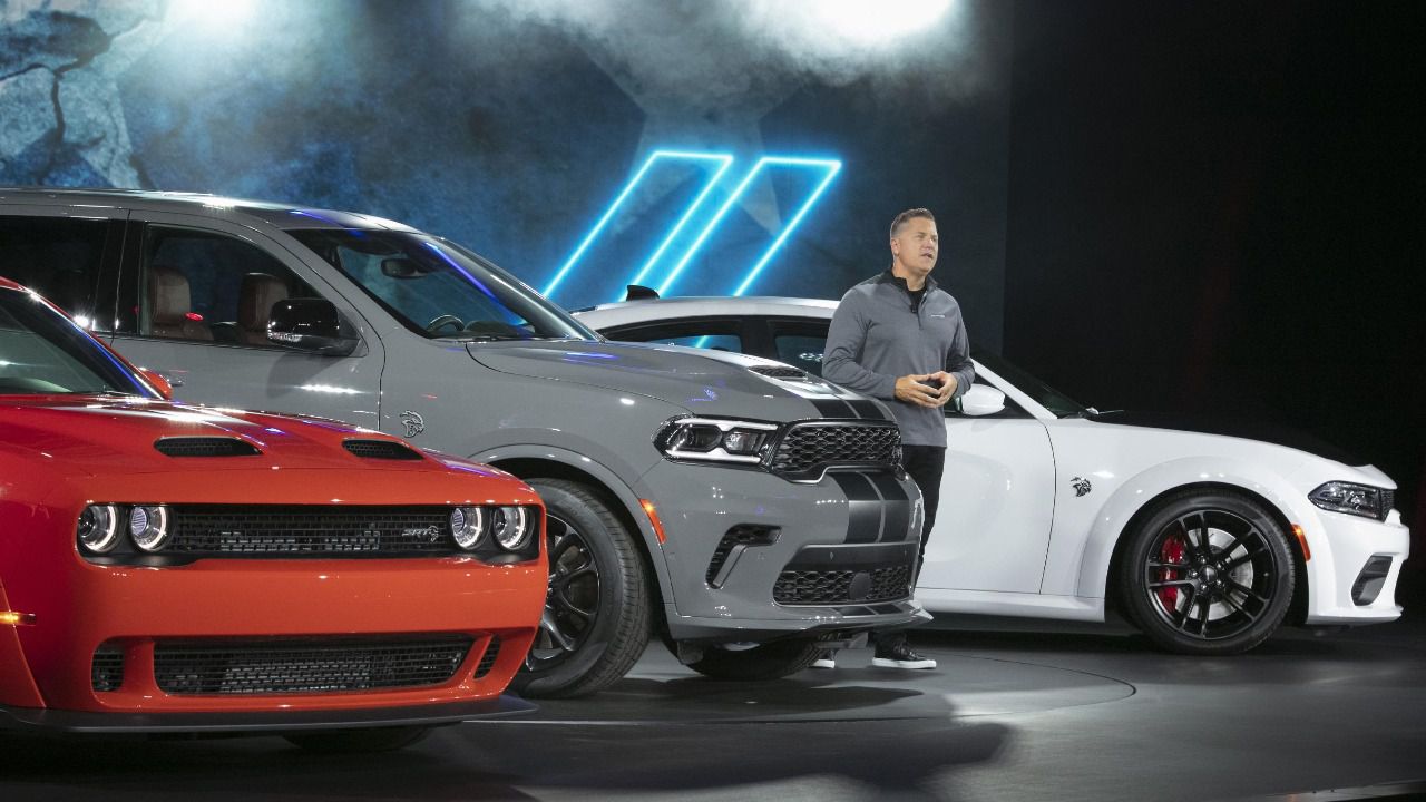 Tim Kuniskis presentando las últimas novedades de la gama deportiva SRT de Dodge