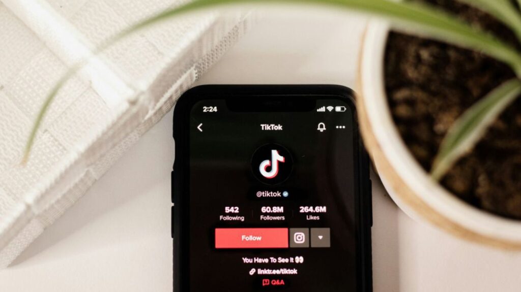 Bruselas acusa a TikTok de incumplir la DSA y amenaza con multas millonarias