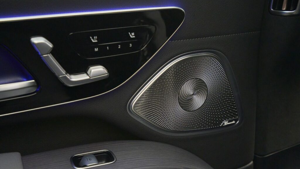 Entre la lluvia y la música: así suena el futuro inmersivo de los coches con Dolby y Mercedes-Benz