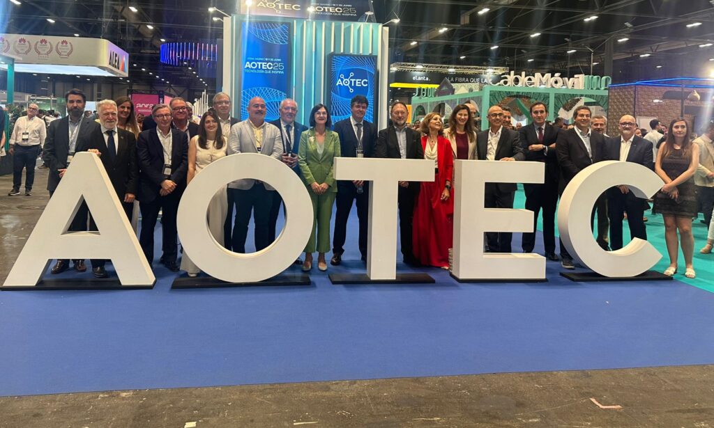 CNMC y Gobierno destacan la colaboración y la diversidad de empresas como claves del sistema teleco español