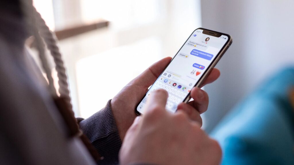Apple abre su sistema de mensajería a terceros en iOS: soporte para SMS, MMS y RCS