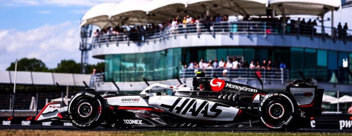 El VF25 durante el GP de Reino Unido 2025” (Fuente X: @HaasF1Team)