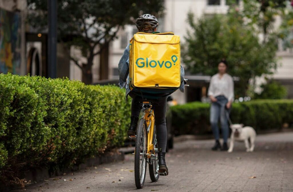 Glovo gana la batalla legal contra Just Eat: la justicia rechaza la demanda por competencia desleal