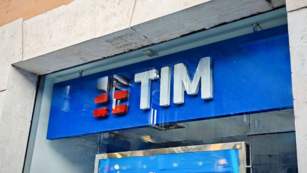 Bruselas investiga a KKR por posible información engañosa en la compra de la red fija de TIM