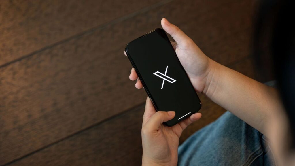 El porno vuelve a X (Twitter): verificación con DNI o selfie para consumir contenidos NSFW