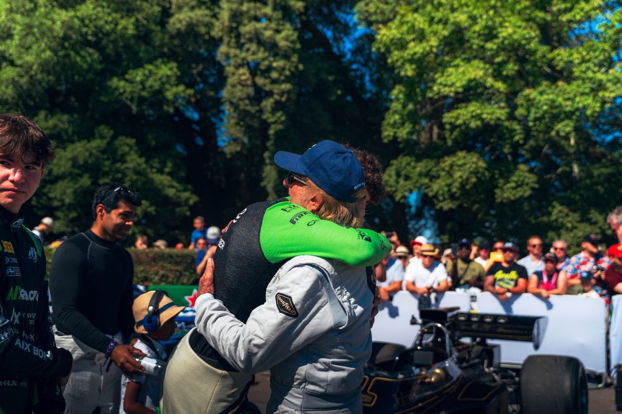 Fittipaldi y Bortoleto abrazándose (Autor: Jorge El Busto)