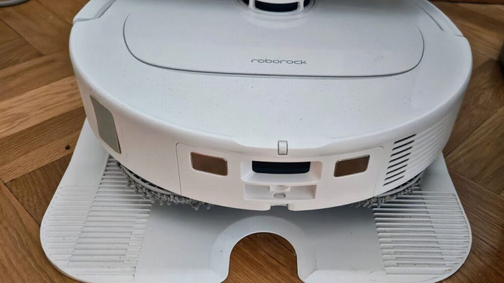 Roborock, aspira y friega; con IA