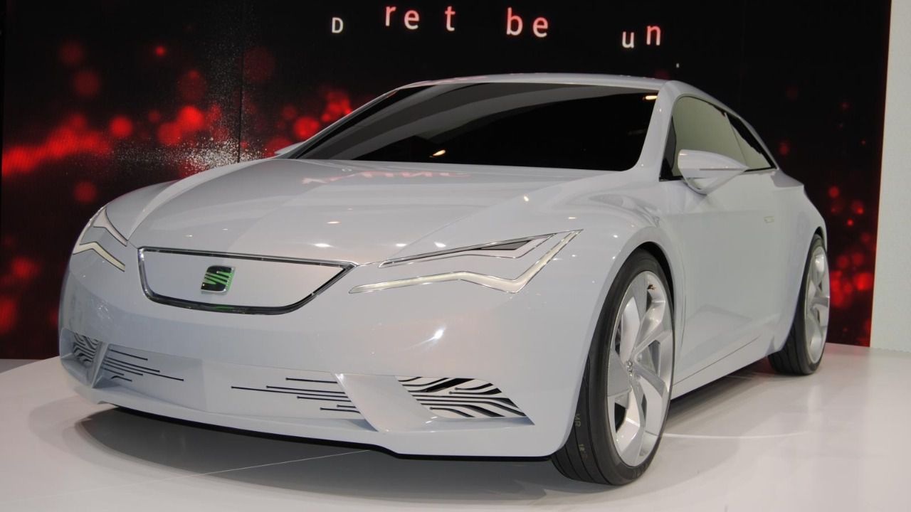 Díez junto con Luc Donckerwolke y Alejandro Mesonero-Romanos diseñó el Seat IBe Concept