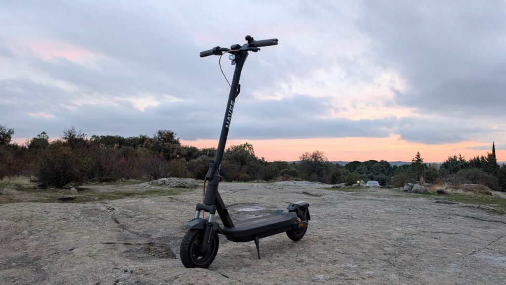 Prueba del Navee GT3 Max, el patinete con alma de SUV que devora baches