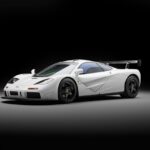 McLaren F1 chasis 014 en un fondo oscuro