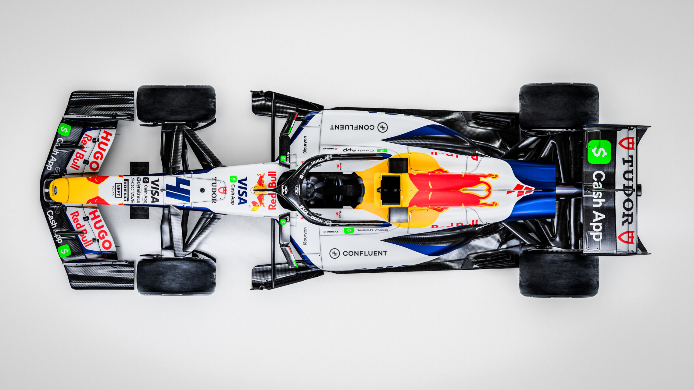 Vista superior de un coche de carreras con livery de Visa y Cash App