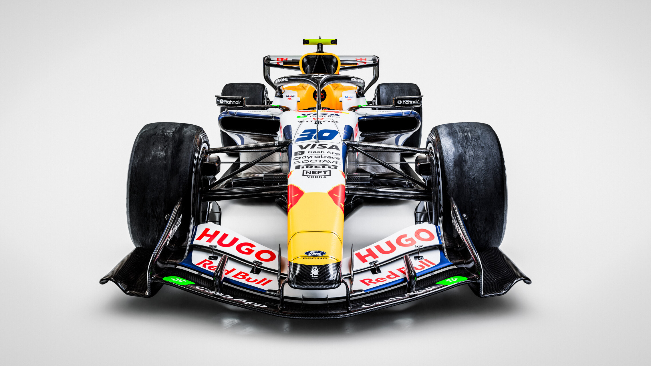 Monoplaza de carreras con livery de Visa y Cash App